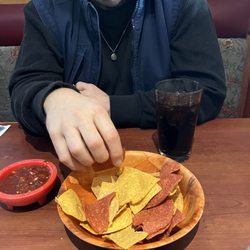 Los Dos Compadres - Excellent tortilla chips and two salsas at every table