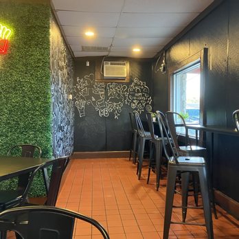 Kind burgers - Inside the establishment - Vegan Near Me - San Antonio, Texas Kind burgers - Inside the establishment - Vegan Near Me - San Antonio, Texas
