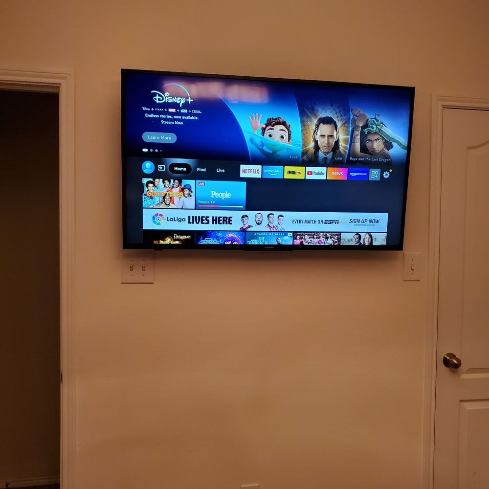 HANG PROS - 50 inch TV mounted in-home office - TV Mounting Near Me HANG PROS - 50 inch TV mounted in-home office - TV Mounting Near Me