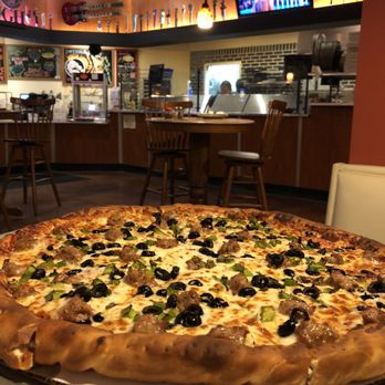 Raimondo's Pizza & Pub - Pizza Near Me - North Aurora, Illinois Raimondo's Pizza & Pub - Pizza Near Me - North Aurora, Illinois
