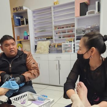Blue Bliss Nails Spa - Talk,talk,talk,talk!!! so rude. Pay $150 bucks I want to relax! - Nail Salons Near Me - Chandler, Arizona