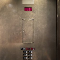 Wendover Nugget Hotel & Casino - Elevator, wait what floor am I on??? Who knows...