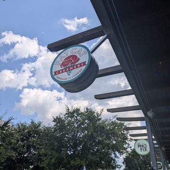 Fat Cat Creamery - Outside sign towards lawn - Desserts Near Me - Houston, Texas