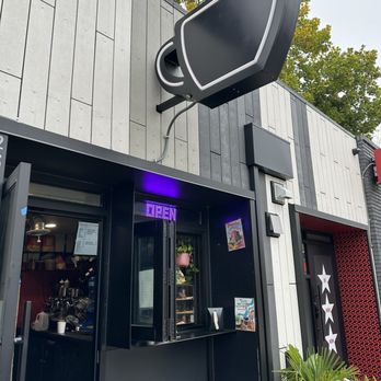 The Shorehouse - Storefront - IG @bougiefoodieboi - Coffee & Tea Near Me - Seattle, Washington The Shorehouse - Storefront - IG @bougiefoodieboi - Coffee & Tea Near Me - Seattle, Washington