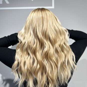 Friseur New Look  - Blondes Haar - Hair Salons Near Me - Singen, BW