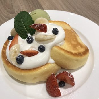Fluffy Fluffy Dessert Cafe - Desserts Near Me - Toronto, Ontario