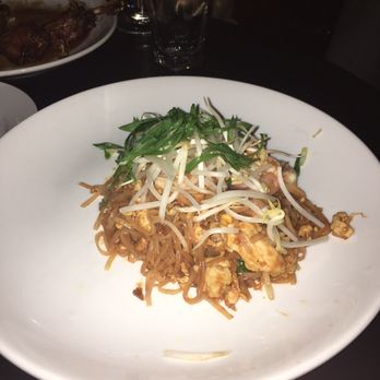 Sea Thai - Chicken and shrimp pad thai - Thai Near Me - Brooklyn, New York Sea Thai - Chicken and shrimp pad thai - Thai Near Me - Brooklyn, New York