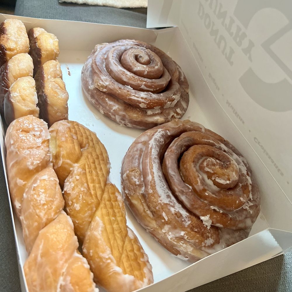 Donut Country - Cinnamon rolls, glazed twists, chocolate twists - Donuts Near Me - Murfreesboro, Tennessee Donut Country - Cinnamon rolls, glazed twists, chocolate twists - Donuts Near Me - Murfreesboro, Tennessee