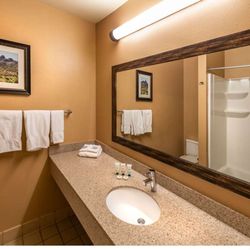 Surestay Hotel By Best Western Lovelock - Double Queens/Single King Bathroom Vanity