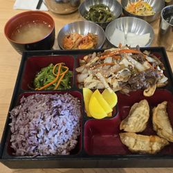 Mom’s Kitchen Korean Cuisine - Beef bulgogi bento box comes with miso soup