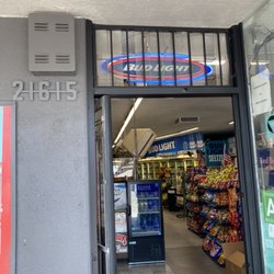 Chatsworth Liquor - Main entrance