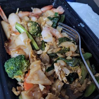 Thai Thai - Shrimp pad see ew - Thai Near Me - Lakewood, Ohio