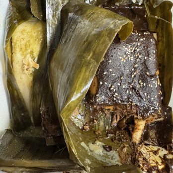 Tamales Veracruz  - Green Salsa Tamales, and Mole with Chicken Tamales!! absolutely amazing! - Mexican Near Me - Los Angeles, California