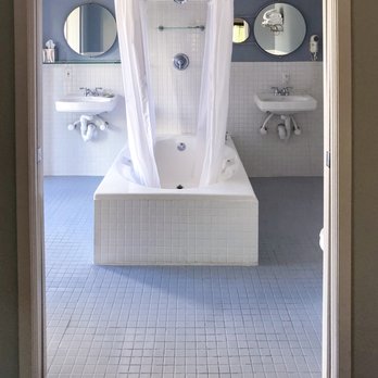 The Eo Inn - Bathroom in Eola "Suite" - Hotels Near Me - Orlando, Florida The Eo Inn - Bathroom in Eola "Suite" - Hotels Near Me - Orlando, Florida