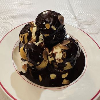 Le Relais de l’Entrecôte - PROFITEROLES AU CHOCOLAT - Steakhouses Near Me - Paris, 75 Le Relais de l’Entrecôte - PROFITEROLES AU CHOCOLAT - Steakhouses Near Me - Paris, 75