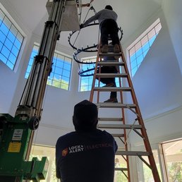 Yo!! Now that's how you install a chandelier!! Yo!! Now that's how you install a chandelier!!