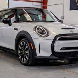 2023 MINI Cooper SE, detailed by Enthusthiast Auto Detailing with Gyeon Ceramic Q2 Infinite (paint), Trim, Rim, and View (glass) products