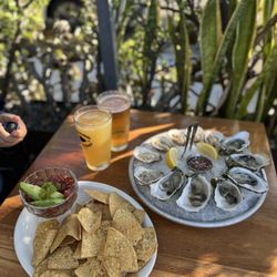 El Pescador Fish Market & Restaurant - Poke, Oysters, and Beers!