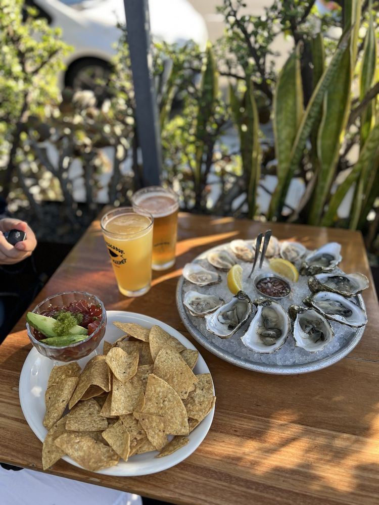 El Pescador Fish Market & Restaurant