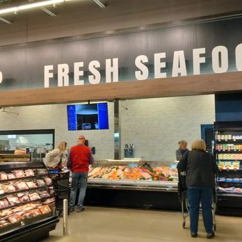 Mackenthun's Fine Foods - the fresh seafood section - Grocery Near Me - Minnetrista, Minnesota