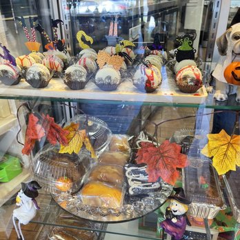 Araras Coffee & More - Halloween themed. - Coffee & Tea Near Me - White Plains, New York