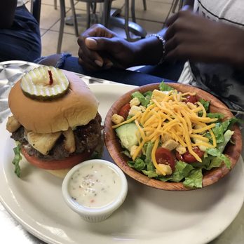 EatZ On The Corner - American Near Me - Pine Mountain, Georgia