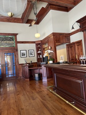 Alpha Omega Collective Napa by null