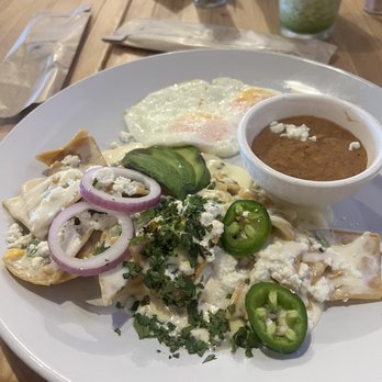 Avocato Cocina Creativa - Chilaquiles rajas con crema - Mexican Near Me - Puerto Peñasco, SON