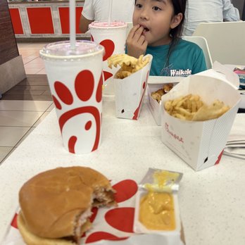 Chick-fil-A - Original Chicken sandwich and chicken nuggets AND sauce - Fast Food Near Me - Honolulu, Hawaii Chick-fil-A - Original Chicken sandwich and chicken nuggets AND sauce - Fast Food Near Me - Honolulu, Hawaii