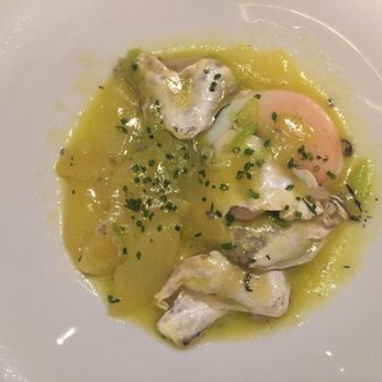 El 38 de Larumbe - Merluza con piel de curry rojo sobre sopa tibia de coco y lemon grass - Spanish Near Me - Madrid, M