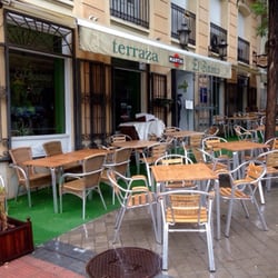El Botánico - Justo hoy estaba lloviendo pero la terraza enfrente del Botánico tiene encanto