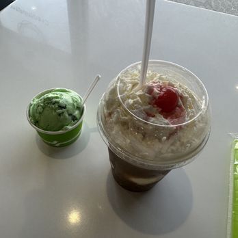 Creamberry - mint ice cream and root beer float - Desserts Near Me - Las Vegas, Nevada