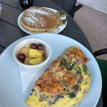 Brunch At Lili's - Omelette with buffalo chicken - Breakfast & Brunch Near Me - Frisco, Texas Brunch At Lili's - Omelette with buffalo chicken - Breakfast & Brunch Near Me - Frisco, Texas