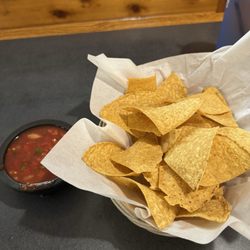 El Jalisciense Mexican Restaurant - Free chips & salsa