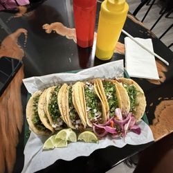El Guero - Cabeza Al pastor & Carnitas
