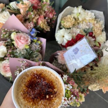 Bloomsgiving - Creme Brûlatte - Florists Near Me - Mountain View, California
