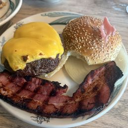 Cheeseburger with bacon Cheeseburger with bacon