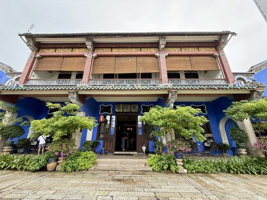 Cheong Fatt Tze, The Blue Mansion by null