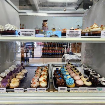 Bella Bella Cupcakes - Display case - Desserts Near Me - Silverdale, Washington Bella Bella Cupcakes - Display case - Desserts Near Me - Silverdale, Washington
