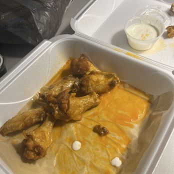Hooters - Under cooked wings when I specifically asked for well done! - Sports Bars Near Me - Savannah, Georgia