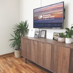 Ventura Urgent Care & Family Practice Center - Waiting room
