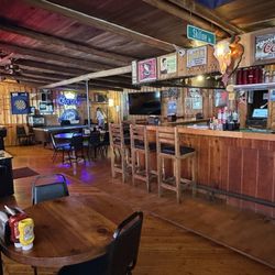 Red Dog Saloon & Pizza