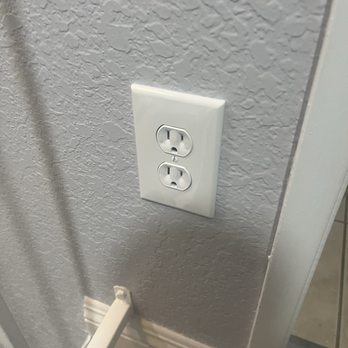 Dash Electric - Outlet Installation - Electricians Near Me - Riverside, California Dash Electric - Outlet Installation - Electricians Near Me - Riverside, California
