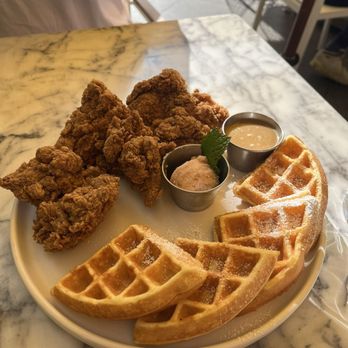 Flipper's - Pancakes Near Me - West Hollywood, California