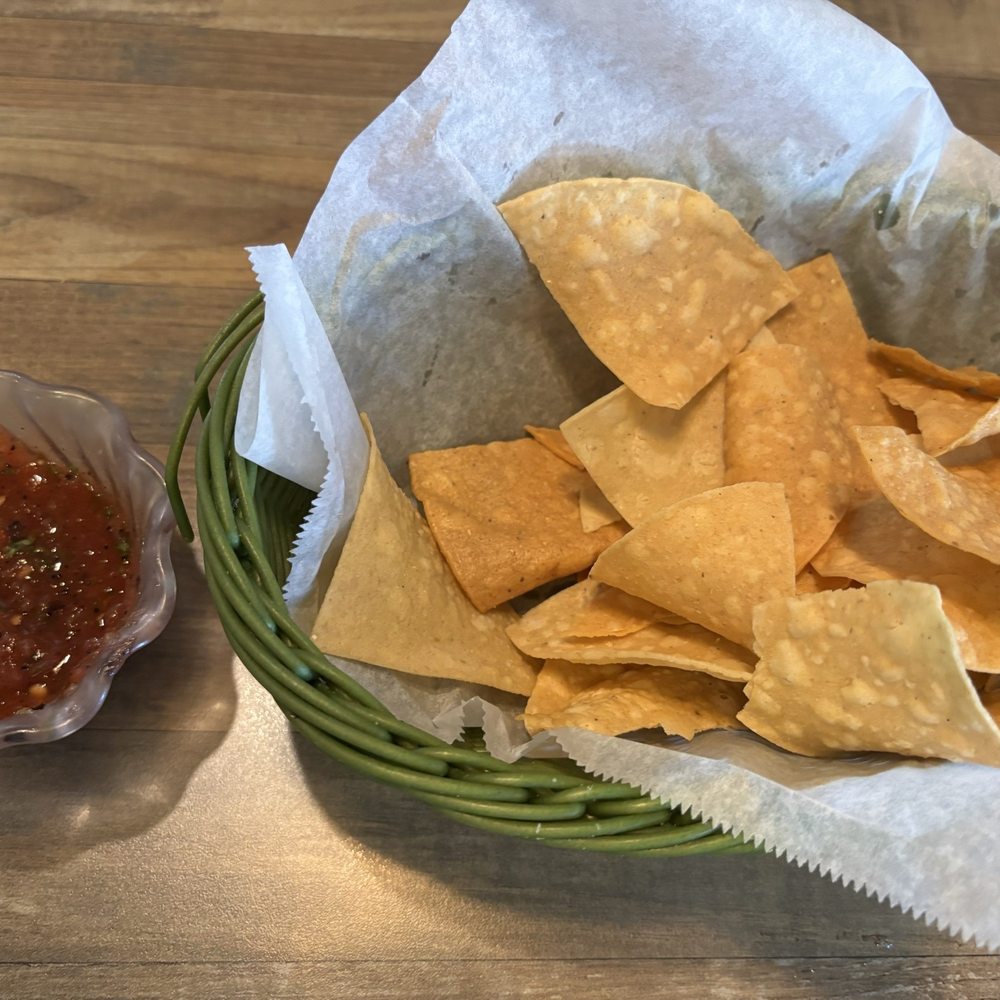 Papi's Mex Grill - Chips and salsa - Mexican Near Me - Fresno, California Papi's Mex Grill - Chips and salsa - Mexican Near Me - Fresno, California