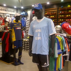 100% Fútbol - Algunos de los productos que posee la tienda