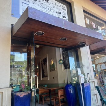 Castro’s - Outside view - Latin American Near Me - Honolulu, Hawaii