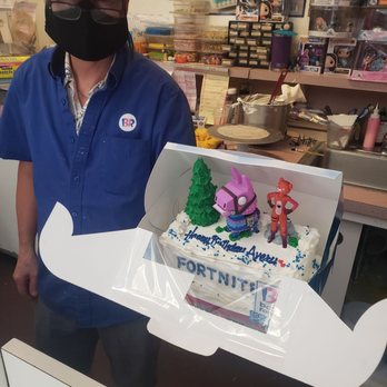 Baskin-Robbins - The final product!! Not too bad for a cake that had happy birthday rings on each corner to a full fledged Fortnite cake! - Ice Cream & Frozen Yogurt Near Me - Sacramento, California