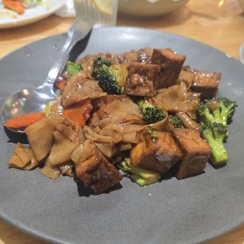 Basil & Co - Pad See Ew w tofu - Thai Near Me - Diamond Bar, California Basil & Co - Pad See Ew w tofu - Thai Near Me - Diamond Bar, California
