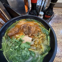 Nan Zhou Hand Drawn Noodle House - Braised sliced beef noodle soup